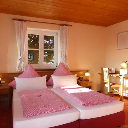 Silberdistel Garni Pensión 4*