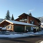 Konukevi Silberdistel Garni 4*